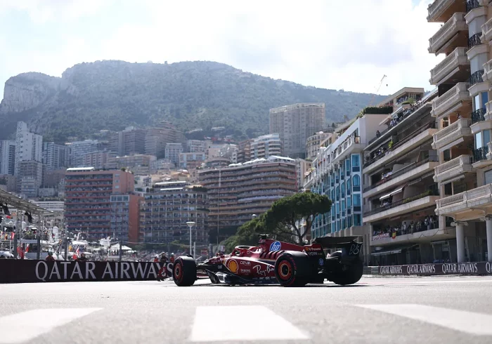 Charles Leclerc vuela hacia la 'pole' y Fernando Alonso se pierde en el tráfico
