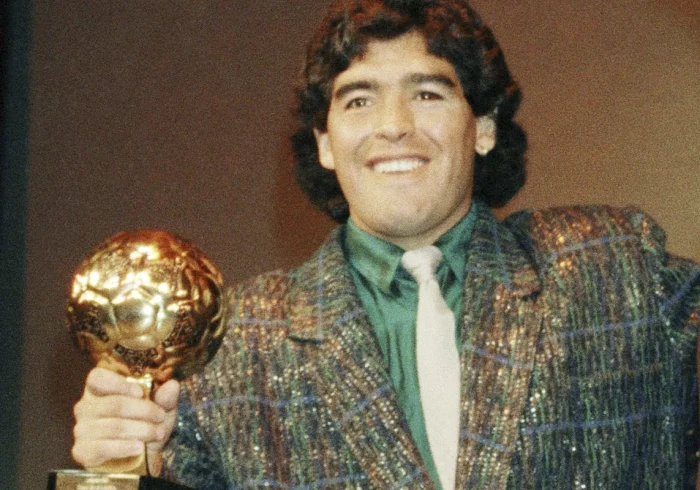 El Balón de Oro de Maradona de 1986 desaparecido durante años se subasta en París en junio