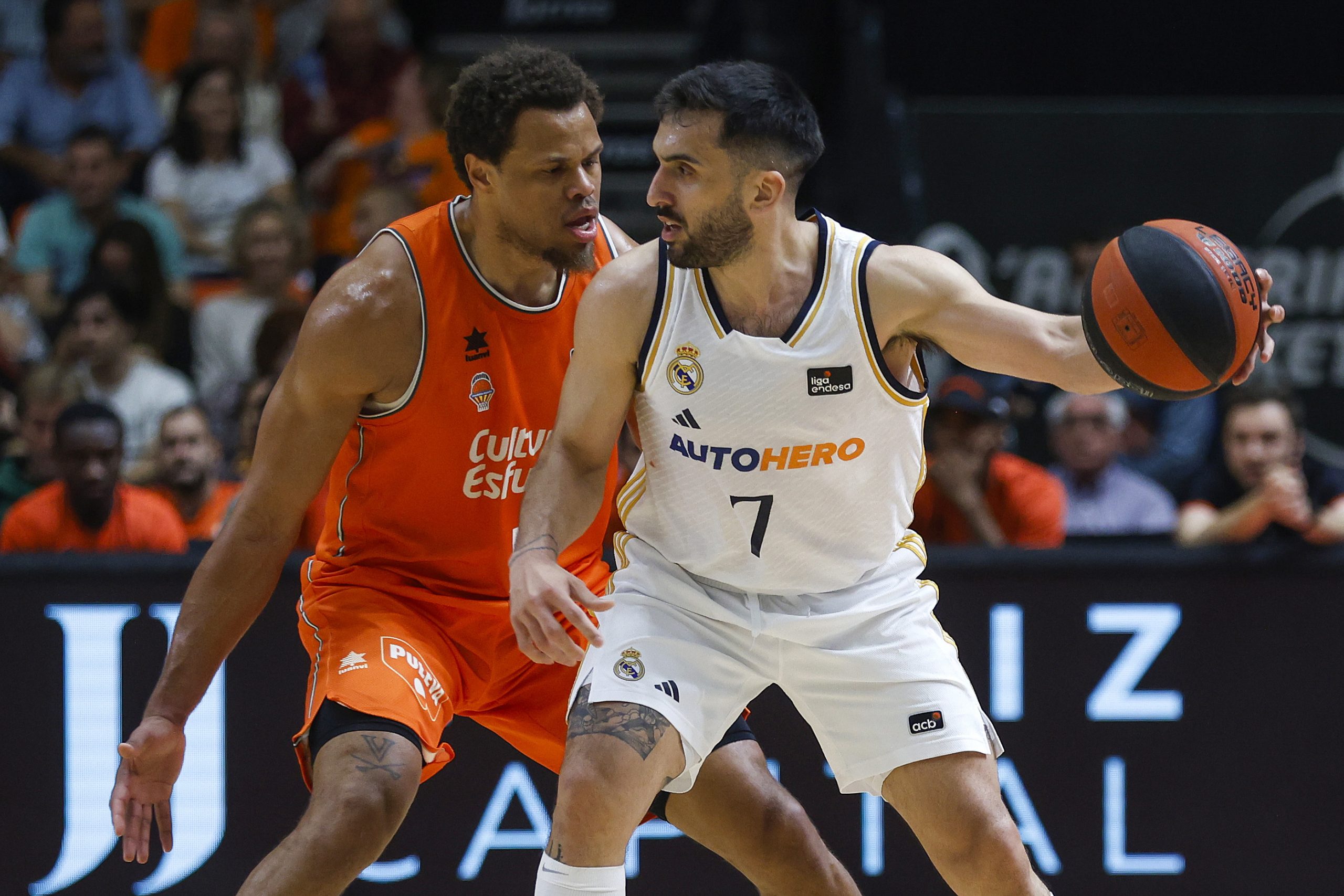 El Real Madrid se deja algo más que el liderato en La Fonteta