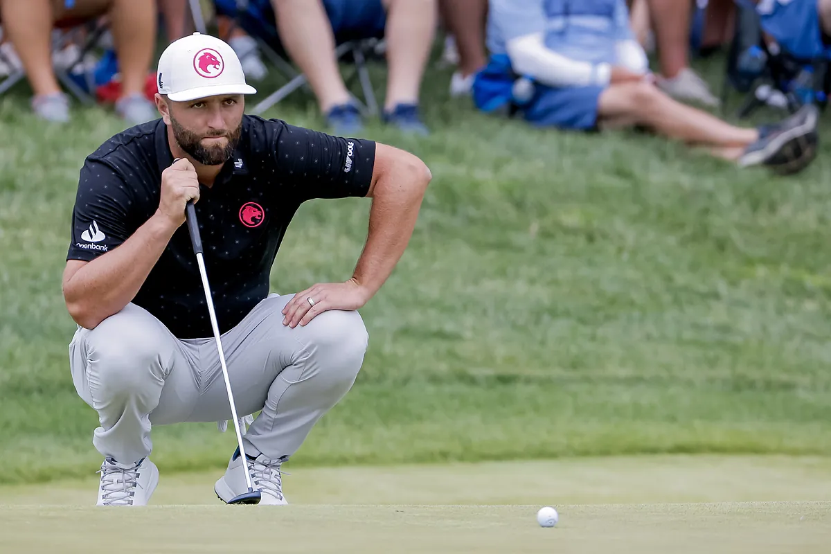 Jon Rahm tira de carácter, remonta 4 bogeys y firma un -1 en su estreno