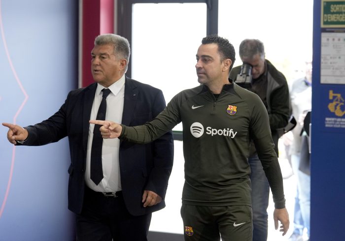 Laporta despide a Xavi antes del último partido ante el Sevilla