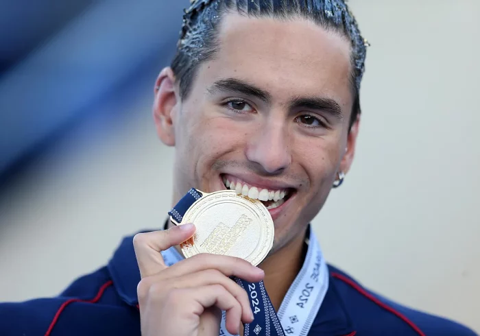 Dennis González denuncia insultos homófobos en redes sociales tras proclamarse campeón de Europa de natación artística