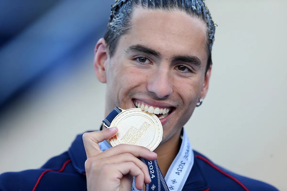 Dennis González denuncia insultos homófobos en redes sociales tras proclamarse campeón de Europa de natación artística