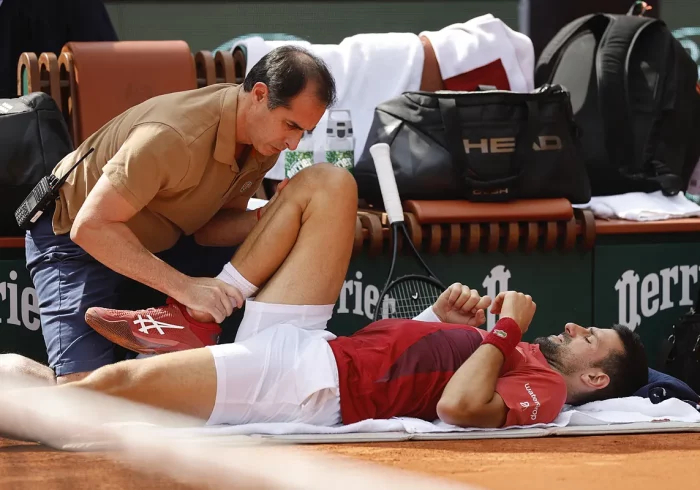 Djokovic se opera solo dos dias después de lesionarse el menisco para poder estar en los JJOO