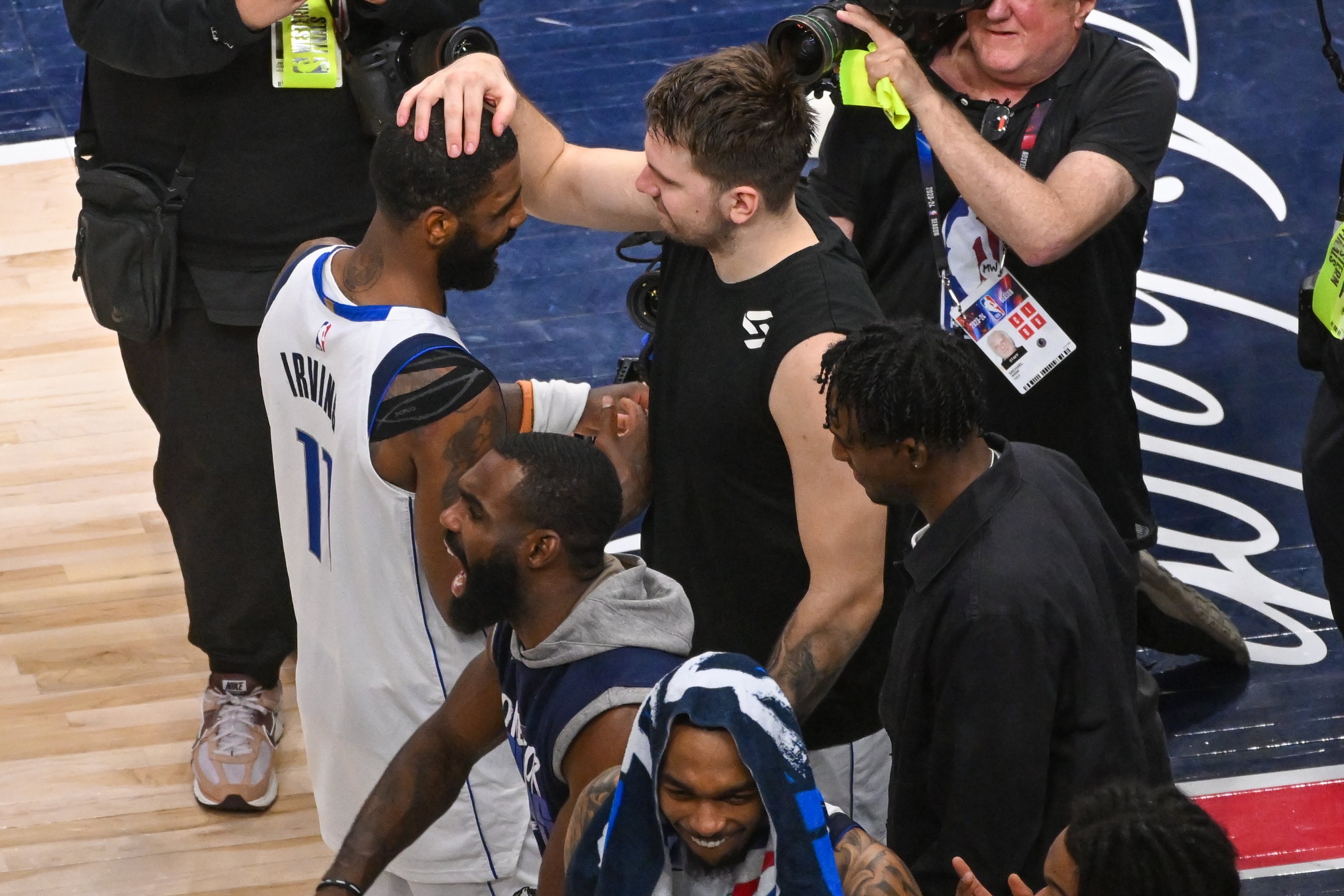 Doncic e Irving, tras lograr la clasificación para las Finales de la NBA.