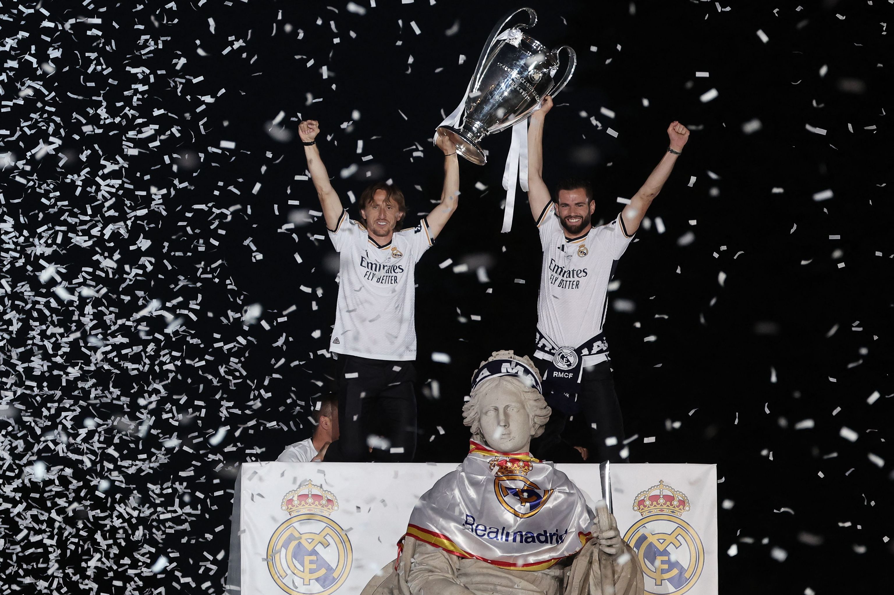 Nacho y Modric en la Cibeles con la Decimoquinta.