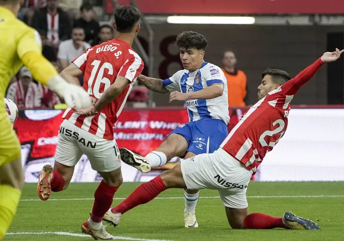 Javi Puado encara el camino a la final del playoff para el Espanyol