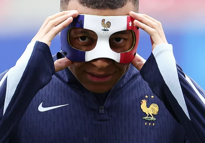 Mbappé se entrena enmascarado y Deschamps confía en que jugará ante Países Bajos