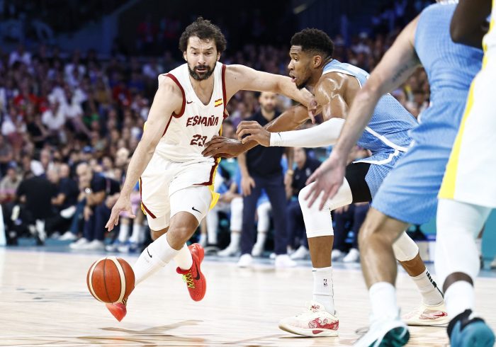 Baloncesto: Aldama mira a los ojos a Antetokounmpo y España sueña tras ganar con sufrimiento a Grecia