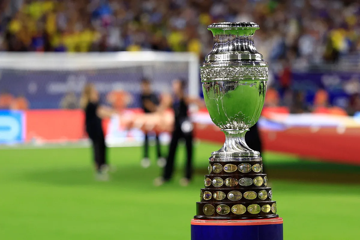 Comienza la final de Copa América, hora y veintidós minutos después del horario programado