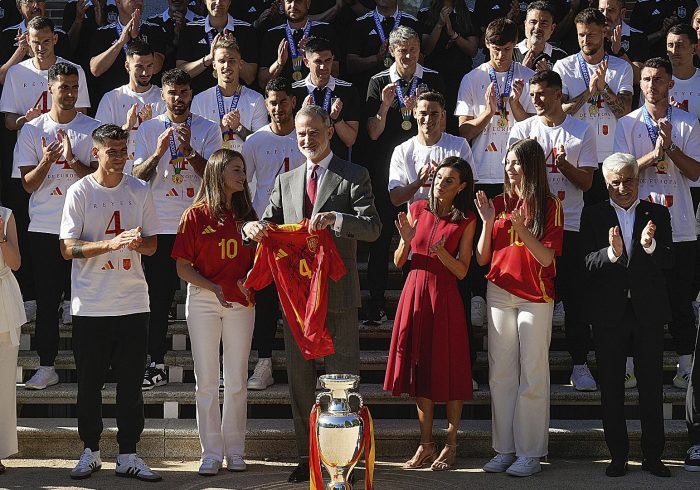 De los halagos del Rey Felipe VI a la Selección al frío saludo entre Sánchez y Dani Carvajal: "Gracias por jugar como jugáis"