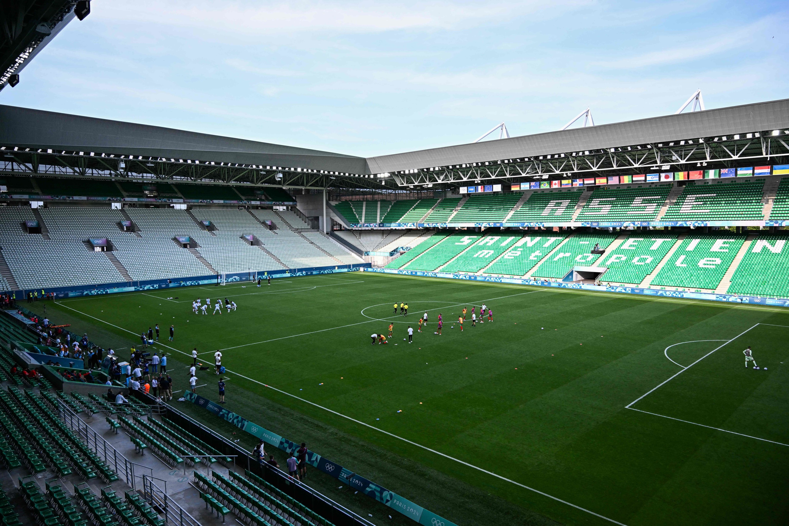 Vista del estadio tras la interrupción del partido.