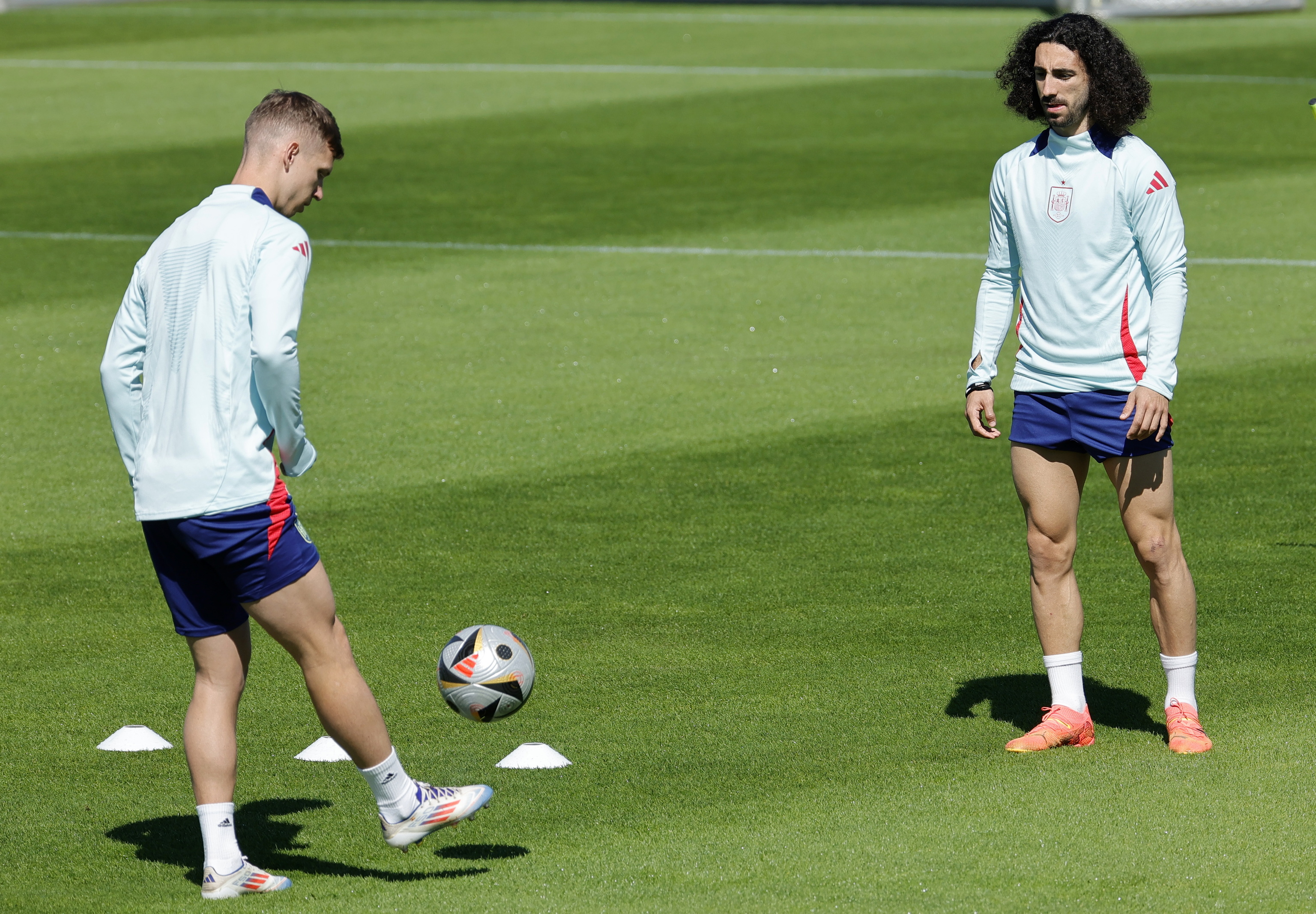 Dani Olmo y Cucurella, en el entrenamiento.