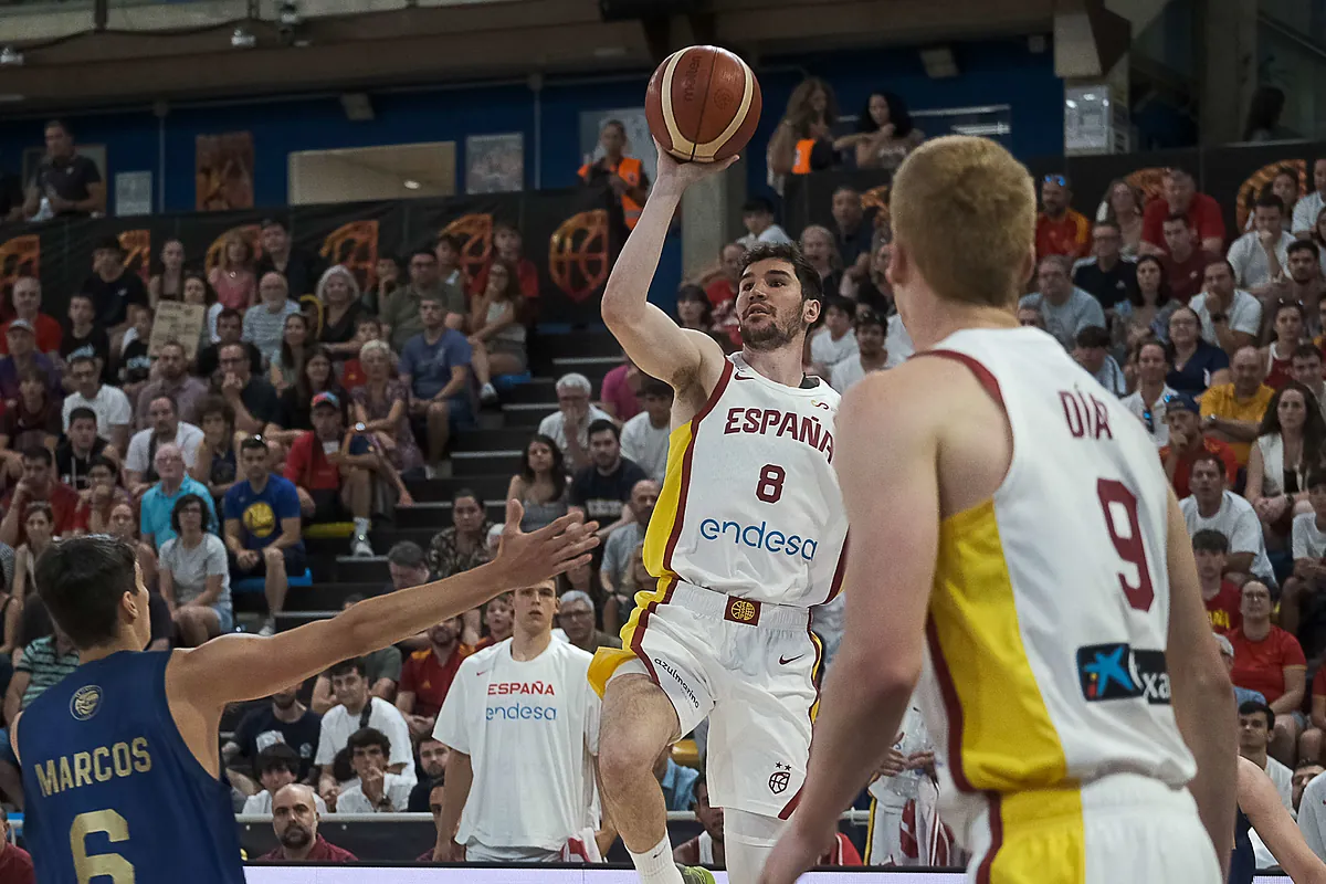 España doblega a Argentina en un final ajustado