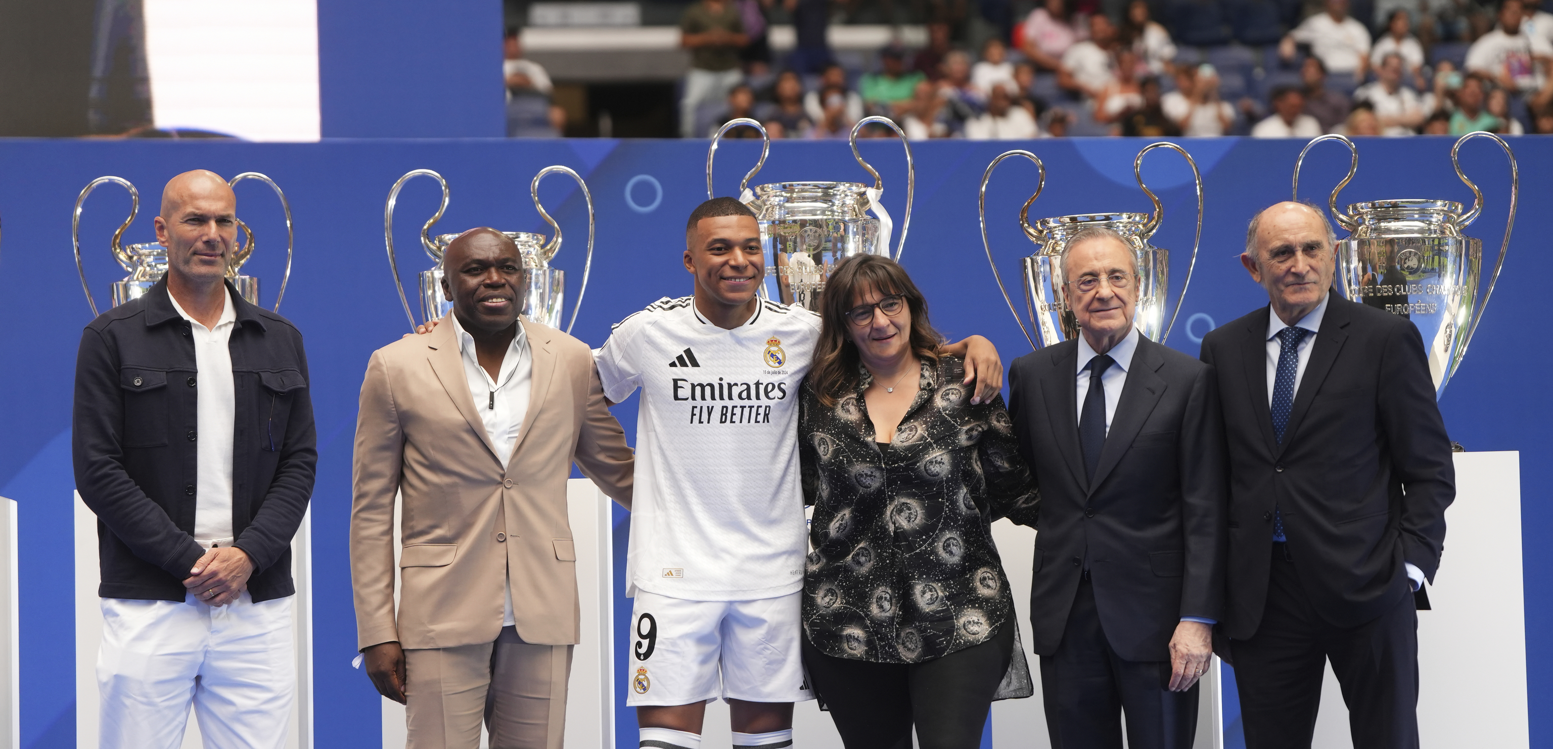 Zidane, el padre de Mbappé, Mbappé, la madre del jugador, Florentino y Pirri.