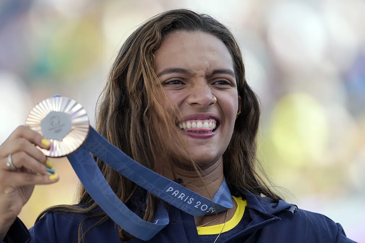 La skater Rayssa Leal rompe el récord mundial de precocidad: dos medallas, dos Juegos Olímpicos y sólo 16 años