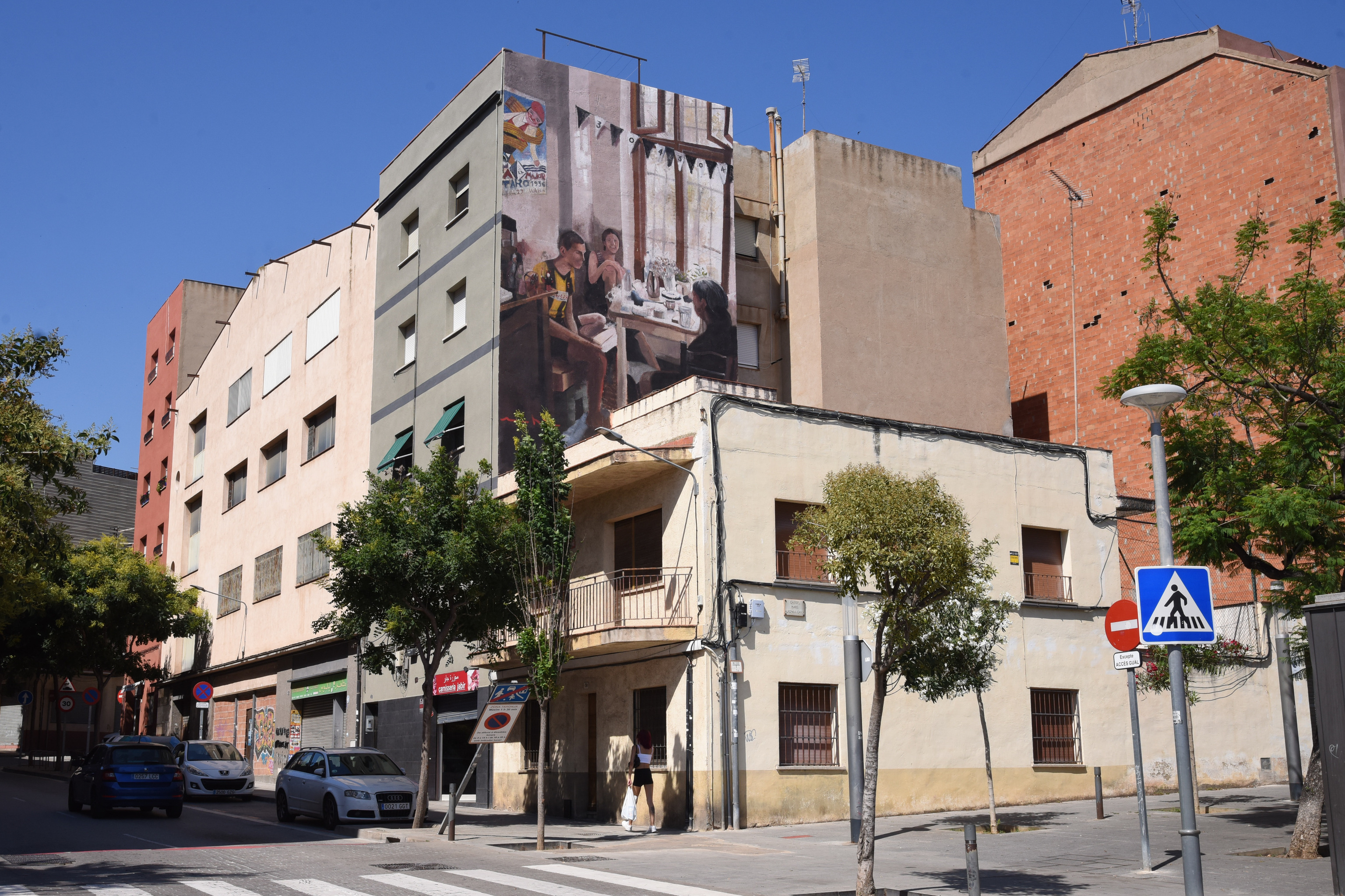 Mural en Rocafonda para el cartel de Les Santes.