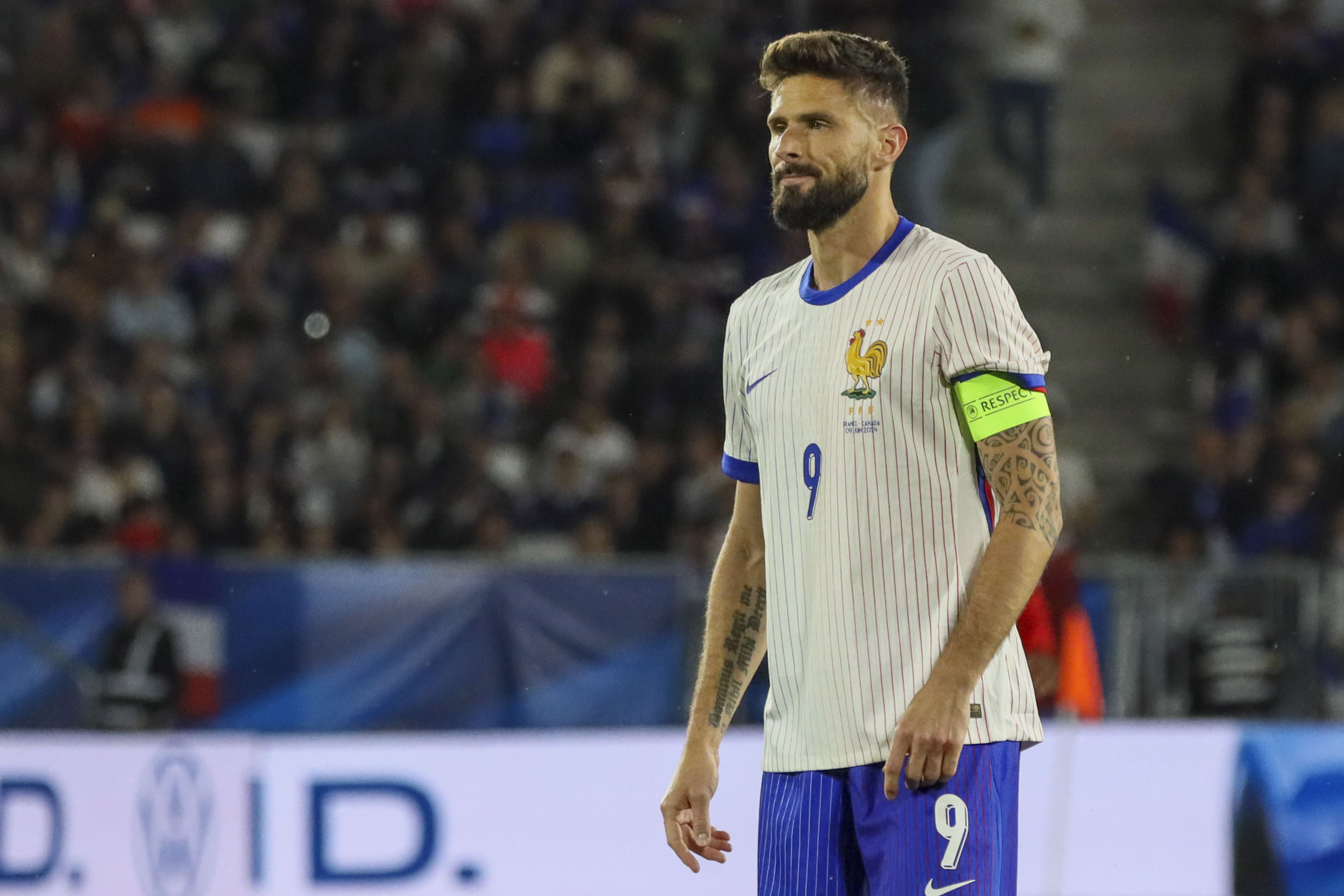 Giroud, durante un partido con Francia.