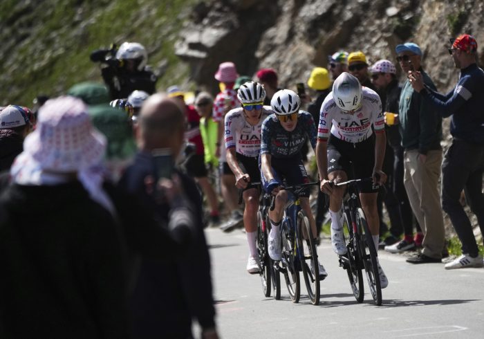 Pogacar, respaldado por un excelente Juan Ayuso, doblega a Vingegaard en el Galibier y retoma el liderato del Tour