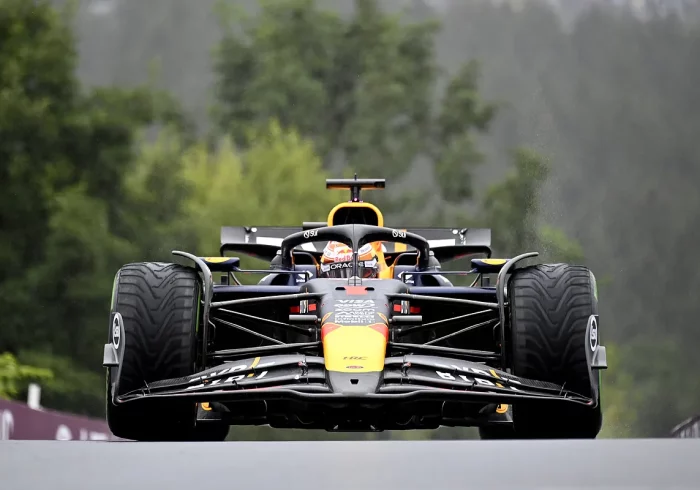 Verstappen domina bajo el agua, pero Leclerc se queda con la 'pole' virtual en Spa