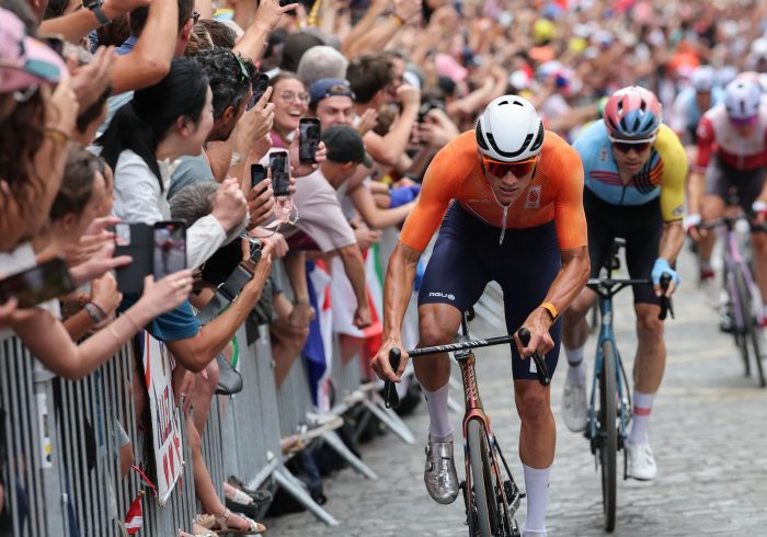 Doblete de drama y éxtasis de Remco Evenepoel: se exhibe en París y gana el oro también en ruta