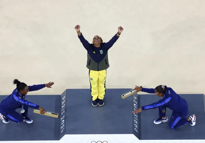 El bonito gesto de Biles con Rebeca Andrade, la hija de una limpiadora que le arrebató el oro