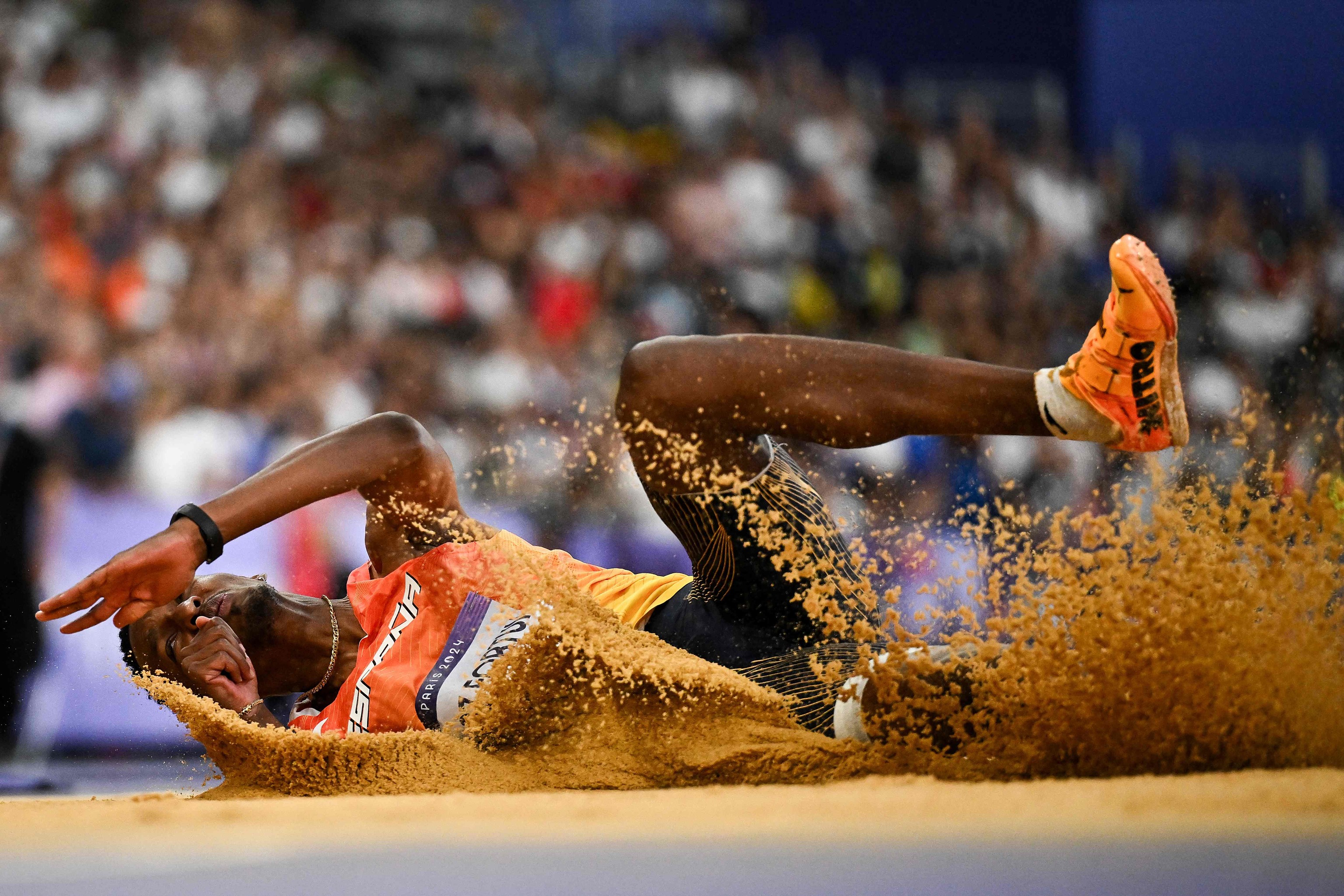 Uno de los saltos de Jordan en la final olímpica.