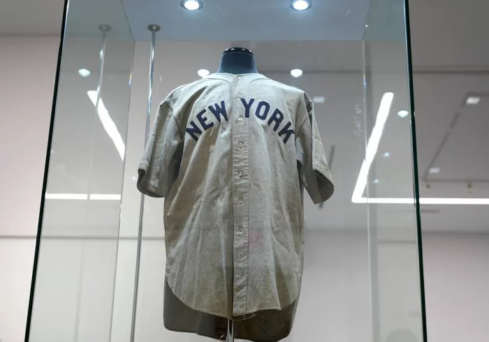 La camiseta de la leyenda del béisbol Babe Ruth se vende por más de 21 millones de euros en EEUU