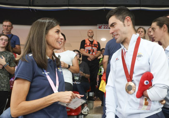 Tasy Dmytriv, la deportista española más joven en París con 16 años, logra el primer oro para España en los 100 braza