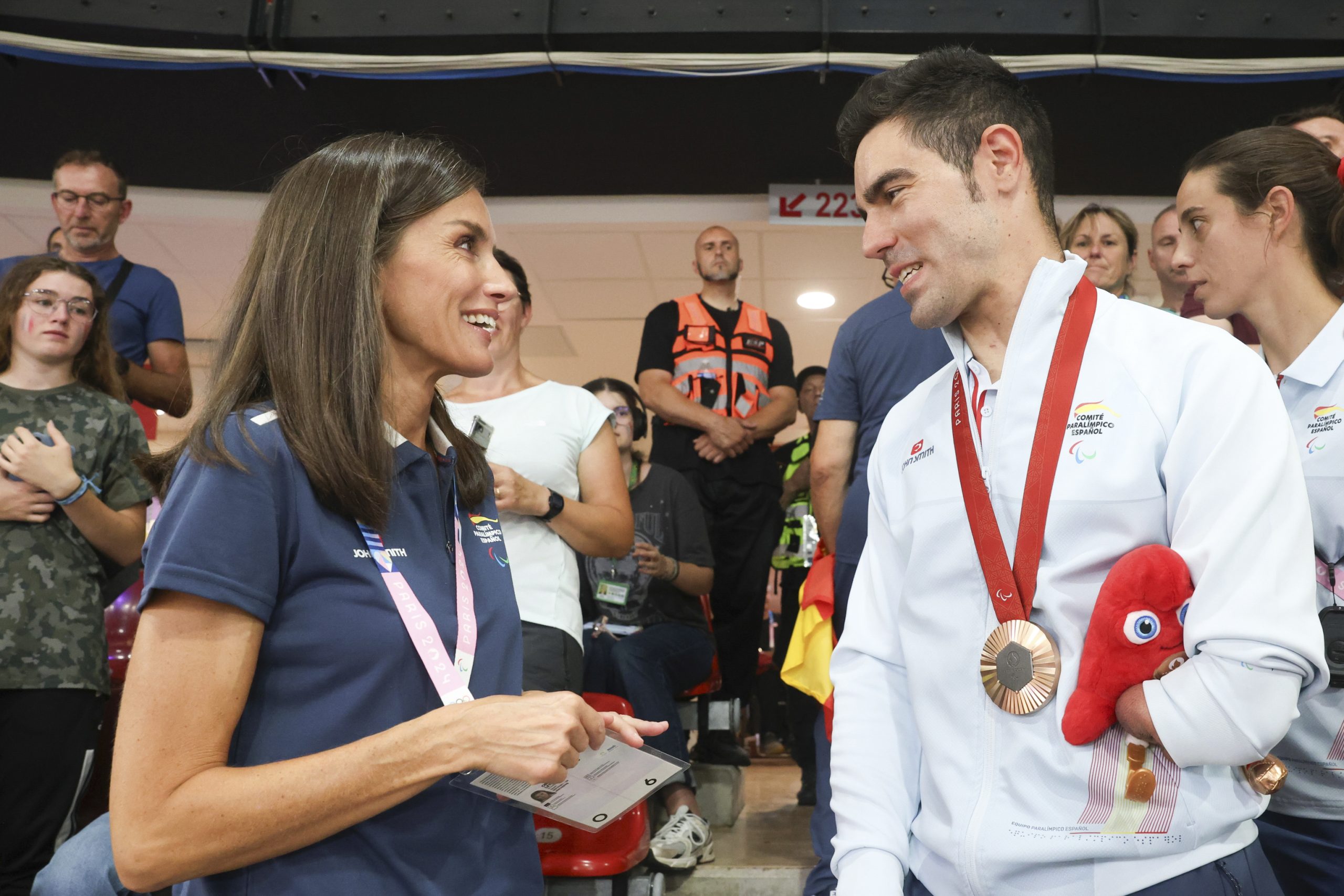 Tasy Dmytriv, la deportista española más joven en París con 16 años, logra el primer oro para España en los 100 braza