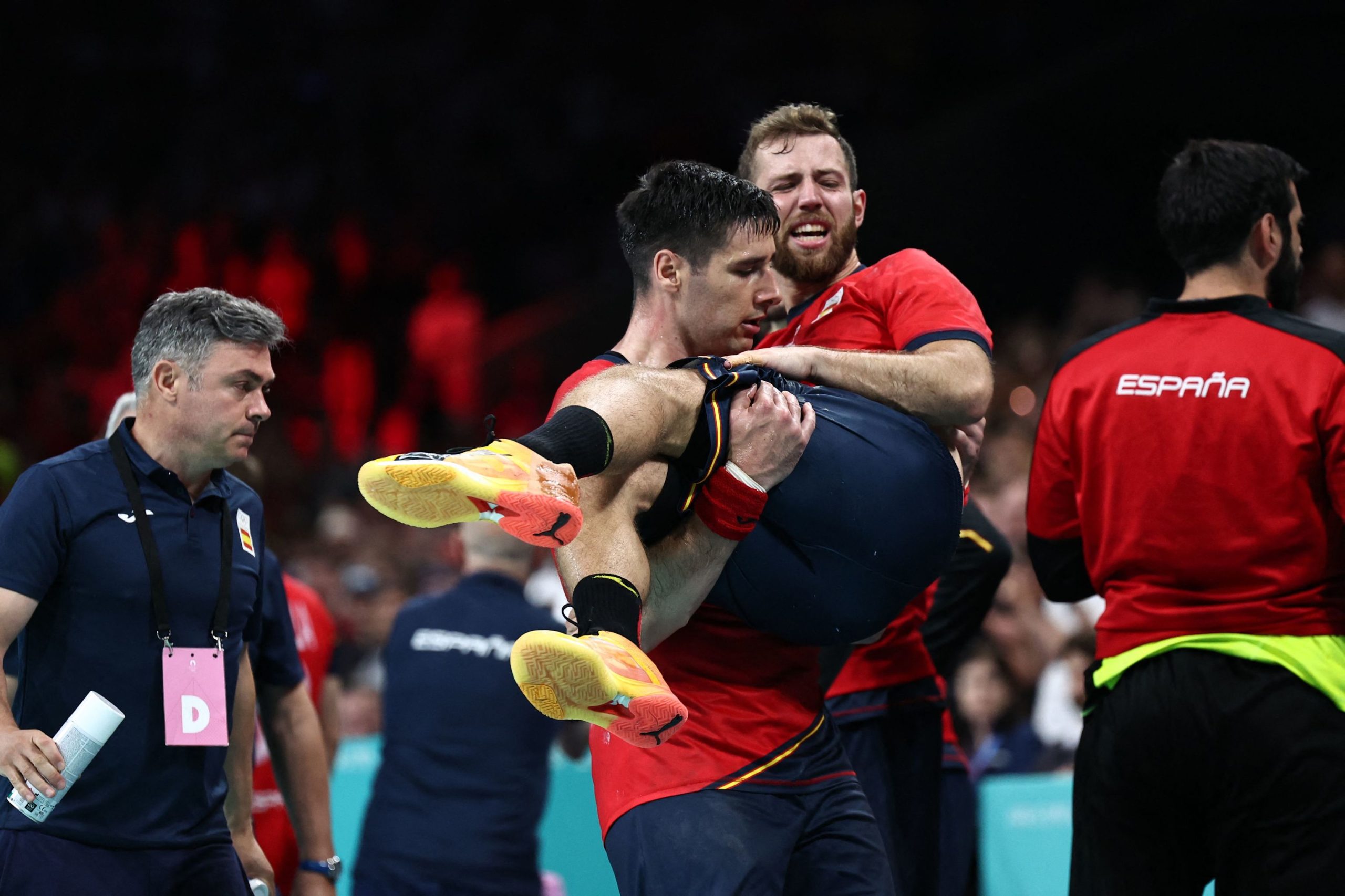 Un partidillo de fútbol, 'Soledad' de la Oreja de Van Gogh y "una comilona": la receta de la España de balonmano para el bronce