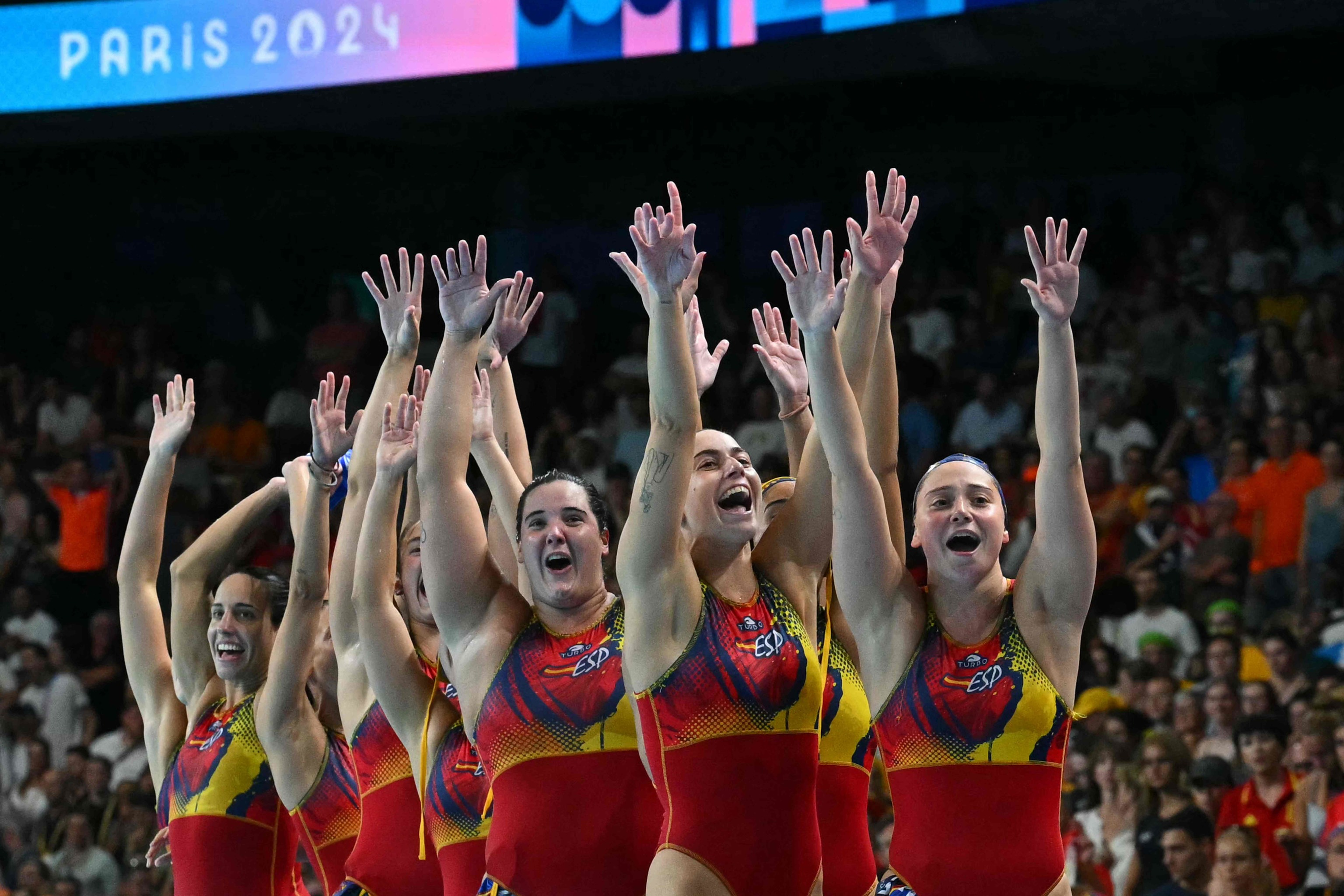 Las jugadoras de España celebran el oro.