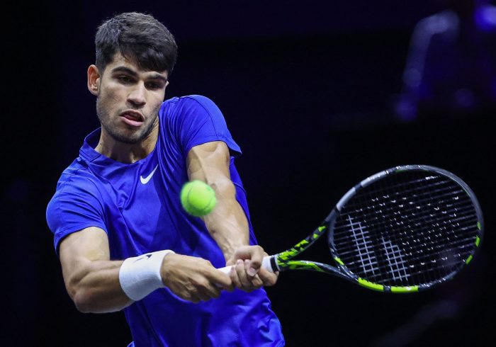 Alcaraz pasa un mal rato en su estreno en la Laver Cup como pareja de Zverev