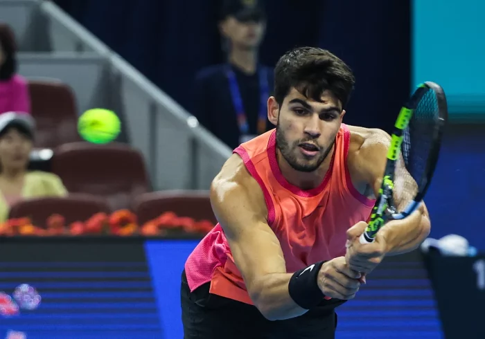 Alcaraz vence en menos de una hora y se cita con Khachanov en cuartos de Pekín