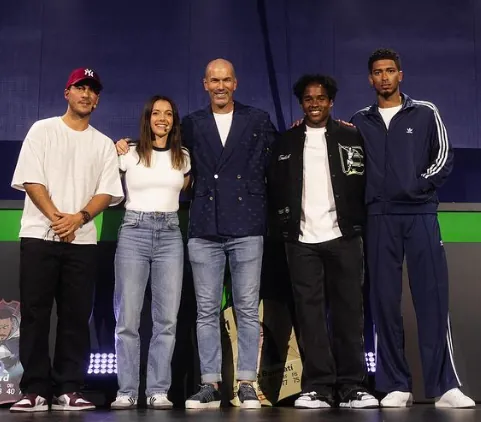 El equipo ideal de Bellingham, el "habla en español" de Endrick, "Bobby, Bobby"... Lo mejor de la fiesta del nuevo EA SPORTS FC 25