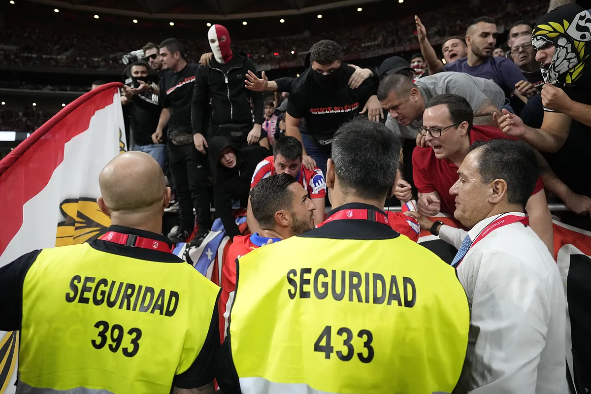 Jupol acusa al Atlético de Madrid de "no dejar intervenir a la Policía" y permitir la presencia de ultras encapuchados en el estadio