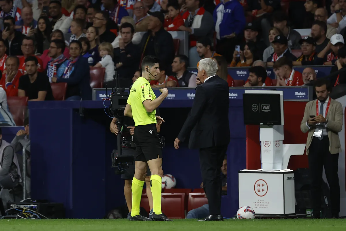 Los audios de la noche de la vergüenza en el Metropolitano: "Yo así no puedo jugar", "nos metemos en los vestuarios, Carlo", "va a ser peor esto"