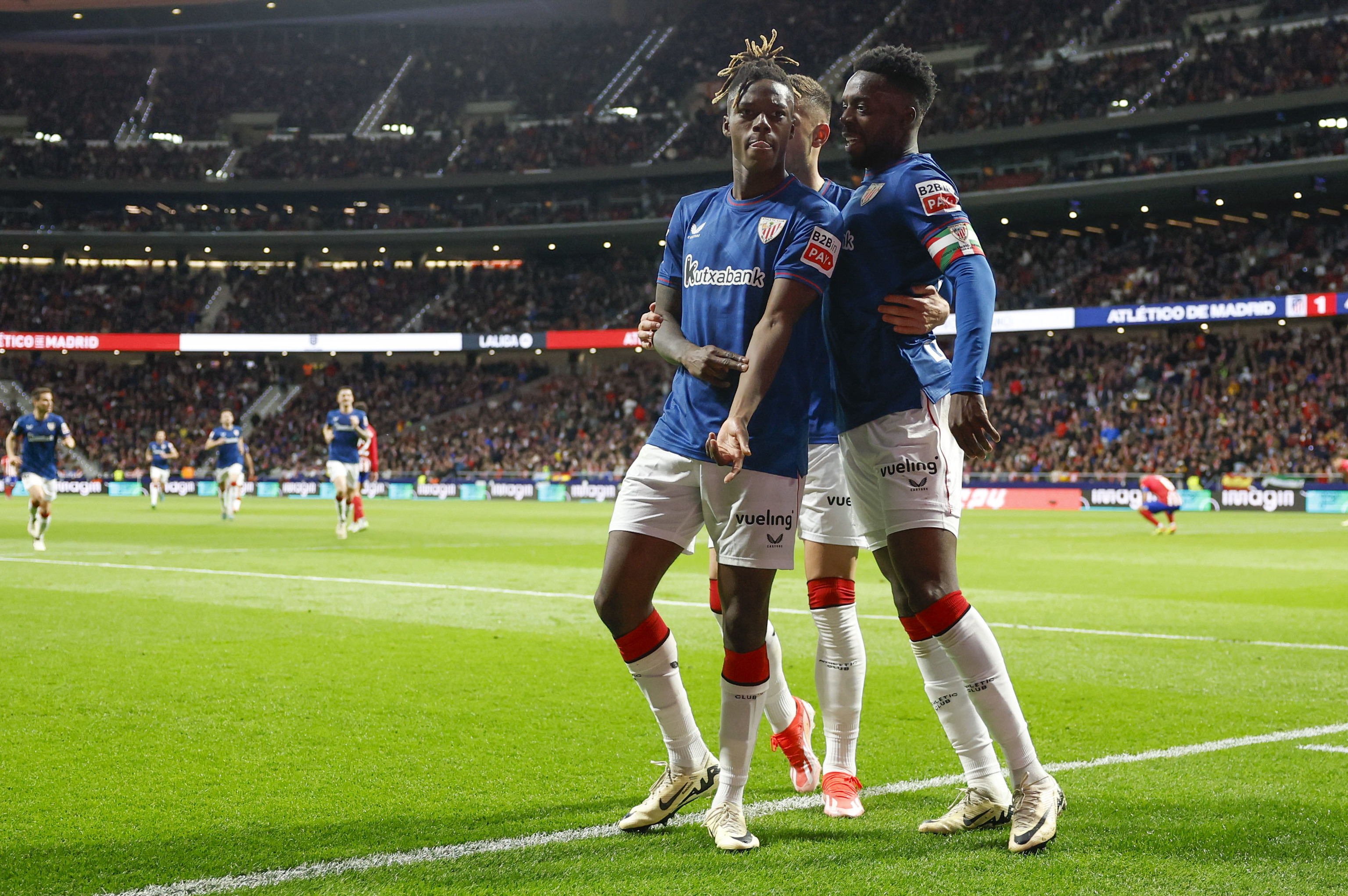 Nico Williams se señala su color de piel en el Metropolitano.