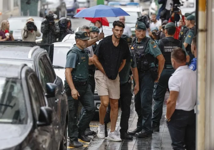 Rafa Mir queda en libertad con cargos tras declarar ante el juez por una presunta agresión sexual