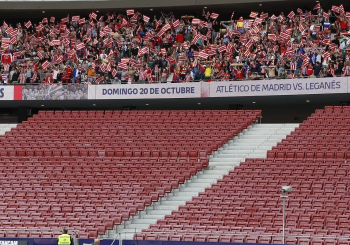 Así vivió el Metropolitano su partido de sanción sin fondo sur: "Cuando faltan 5.000, el ambiente es menos caliente"