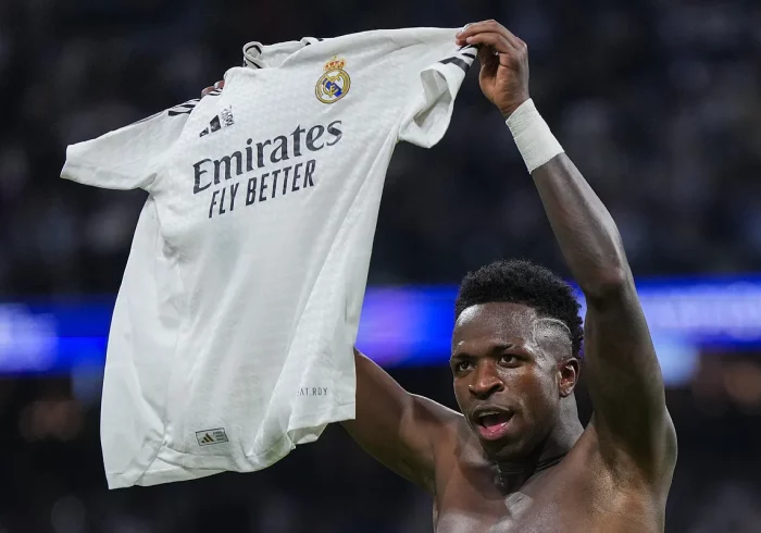 El silencio en el vestuario y la explosión de Vinicius para otra noche loca en el Bernabéu: "Hay que mejorar o el míster no aguanta"