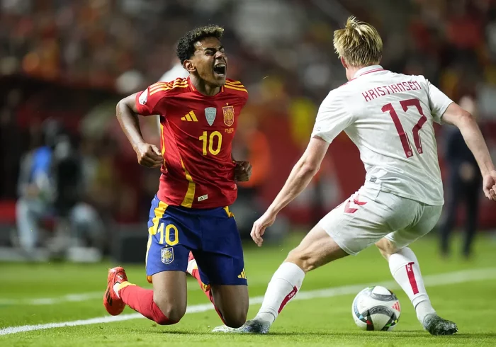 Lamine Yamal abandona el estadio cojeando y es duda ante Serbia