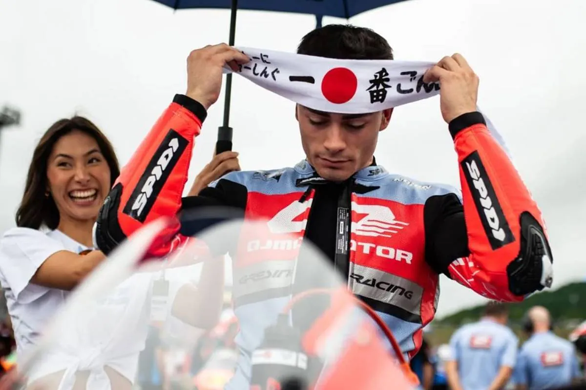 Piden el despido del piloto español Manu González por lucir un hachimaki japonés en Motegi