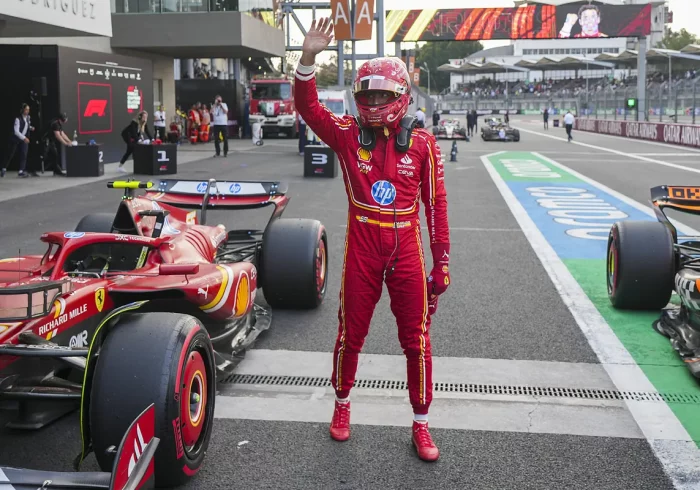 Sainz 'vuela' en México y consigue la sexta pole de su carrera