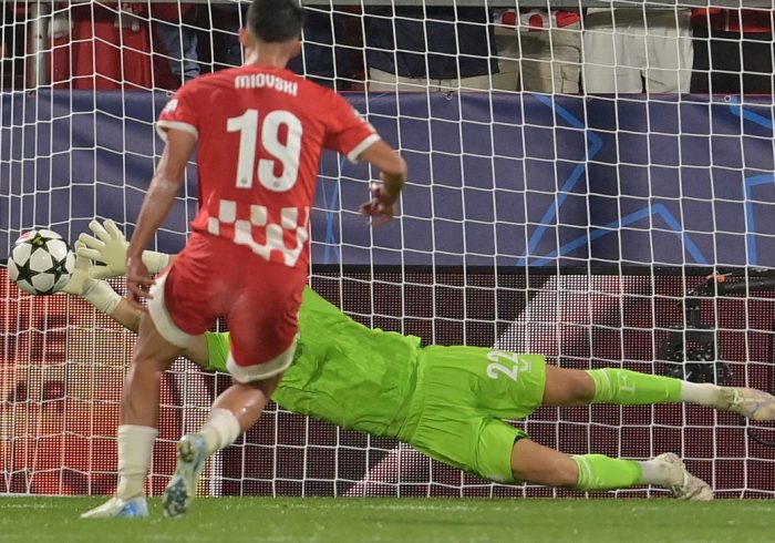 Un Girona perseguido por el infortunio vuelve a caer ante el Feyenoord