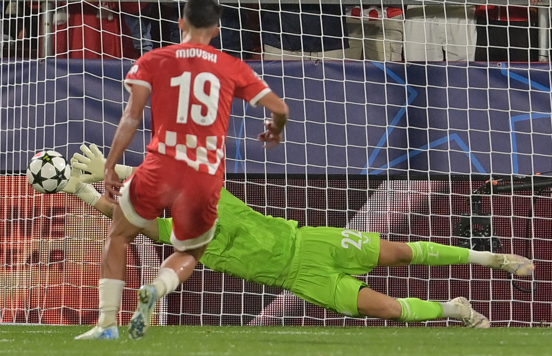 Un Girona perseguido por el infortunio vuelve a caer ante el Feyenoord