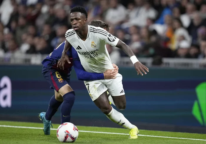 Vinicius obliga al Madrid a cometer un gran error