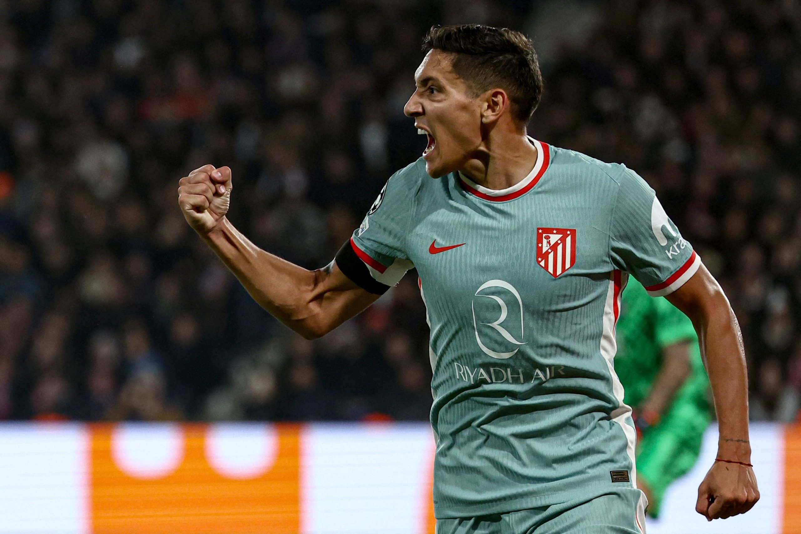 Correa incendia París y da vida al Atlético en Champions