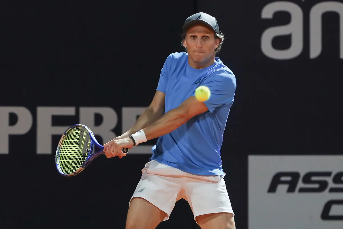 Diego Forlán pierde en su debut en el tenis profesional, en los dobles de Montevideo