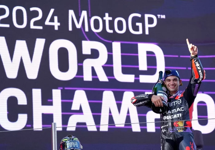 Jorge Martín, campeón del mundo de MotoGP tras terminar tercero pese a la victoria de Bagnaia